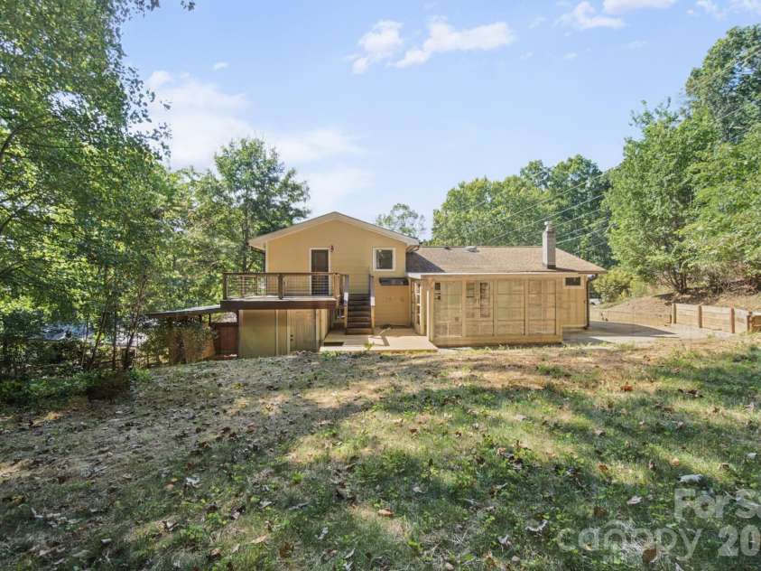 35 Clement Drive, Asheville, NC 28805.  MLS# CAR4422265, YatesRealty ID 52299. Large backyard!