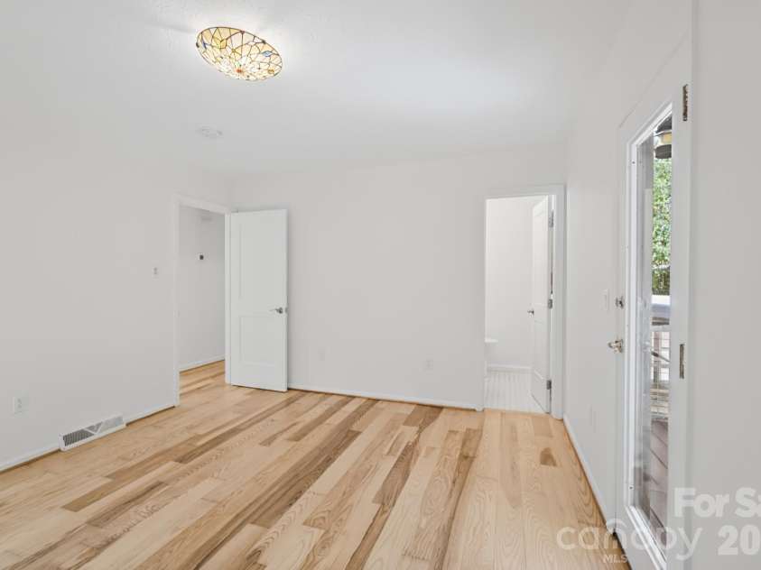 35 Clement Drive, Asheville, NC 28805.  MLS# CAR4422265, YatesRealty ID 52299. Primary with en suite half bath
