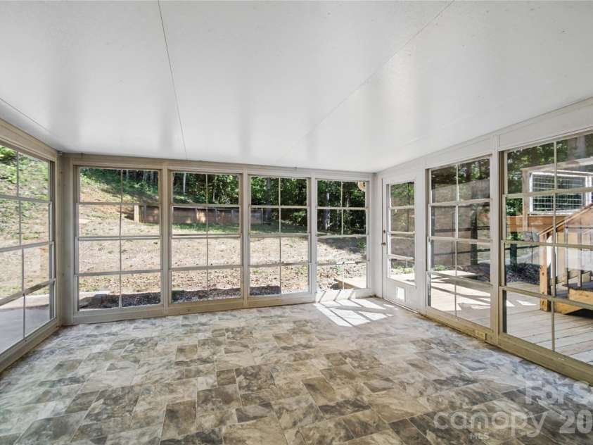 35 Clement Drive, Asheville, NC 28805.  MLS# CAR4422265, YatesRealty ID 52299. Sunroom!
