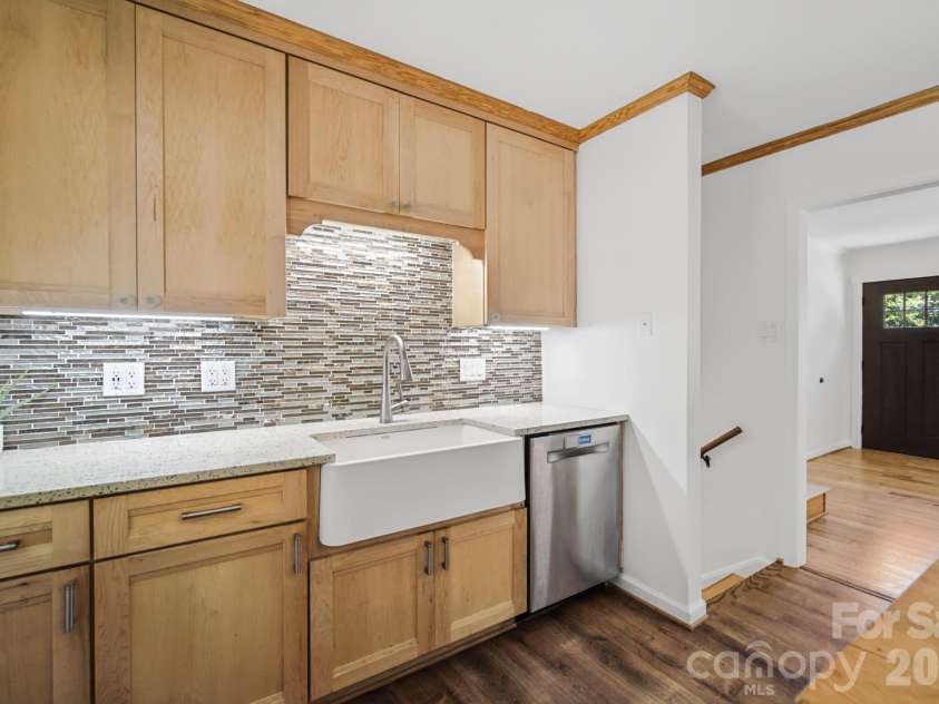 35 Clement Drive, Asheville, NC 28805.  MLS# CAR4422265, YatesRealty ID 52299. Under cabinet lighting