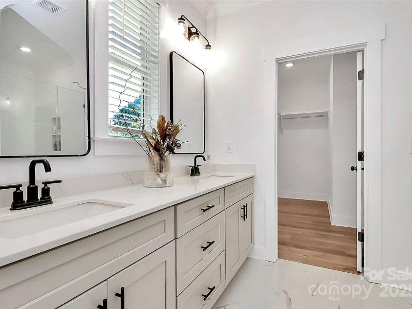 3230 Rogers Street, Charlotte, NC 28208.  MLS# CAR4164998, YatesRealty ID 5230. 