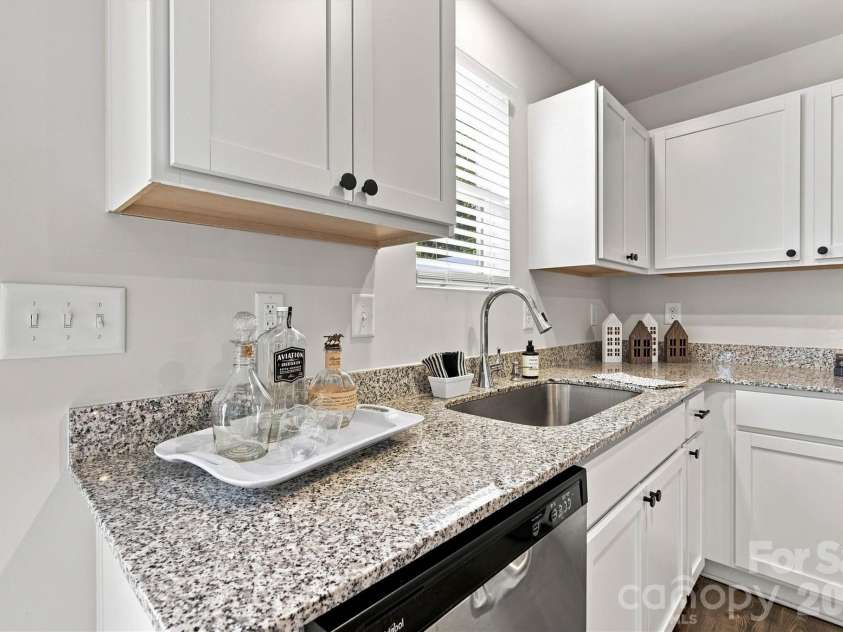123 Villa Lane, Lincolnton, NC 28092.  MLS# CAR4427216, YatesRealty ID 52301. 