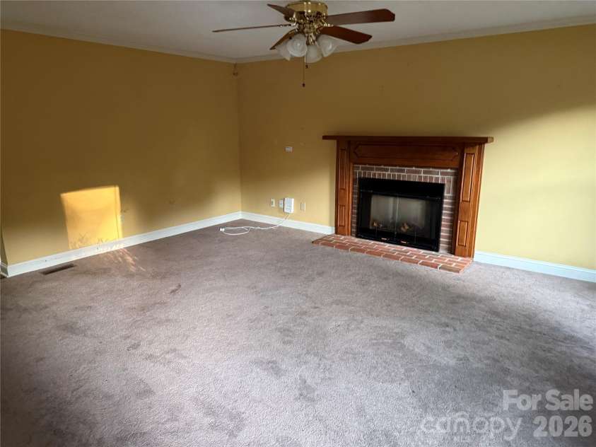 2960 8th Street Court, Hickory, NC 28601.  MLS# CAR4402126, YatesRealty ID 52302. 