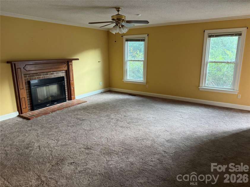 2960 8th Street Court, Hickory, NC 28601.  MLS# CAR4402126, YatesRealty ID 52302. 
