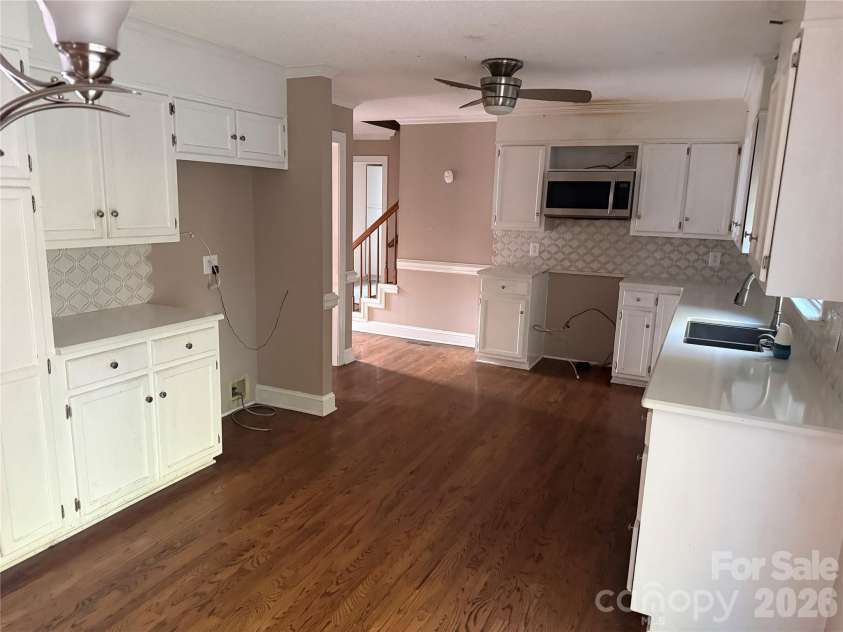 2960 8th Street Court, Hickory, NC 28601.  MLS# CAR4402126, YatesRealty ID 52302. 