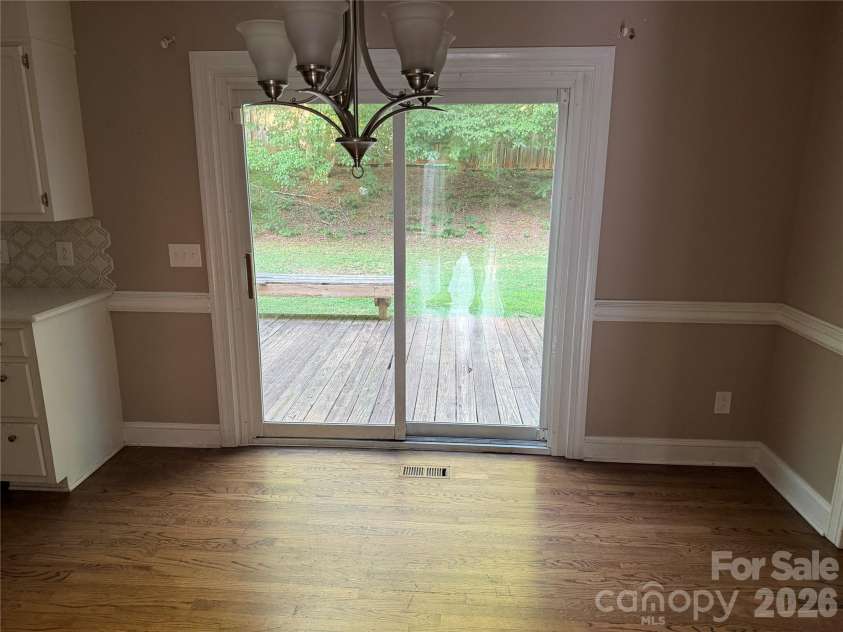 2960 8th Street Court, Hickory, NC 28601.  MLS# CAR4402126, YatesRealty ID 52302. 