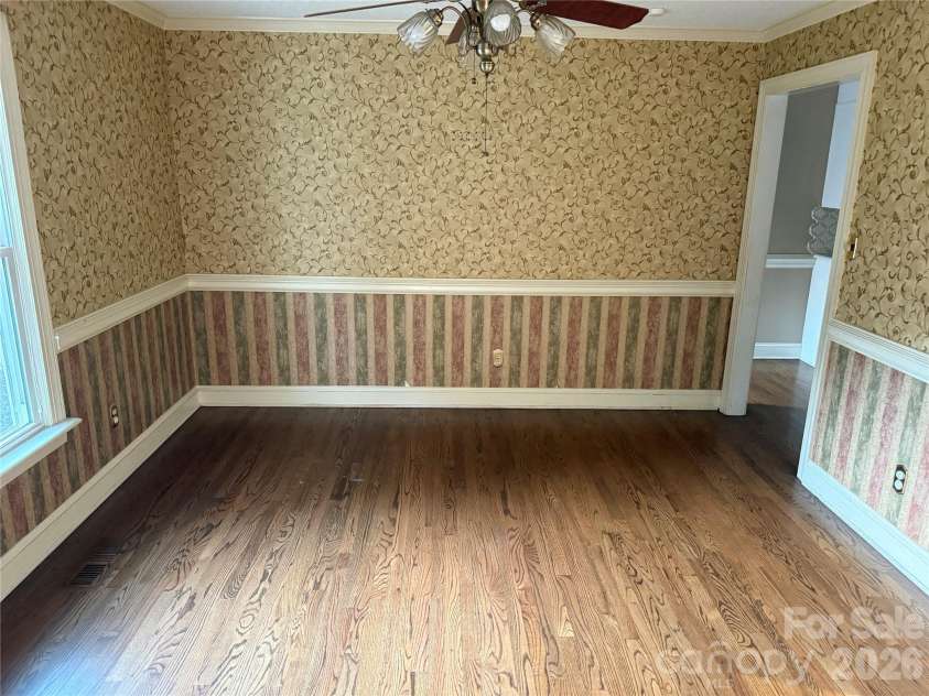 2960 8th Street Court, Hickory, NC 28601.  MLS# CAR4402126, YatesRealty ID 52302. 