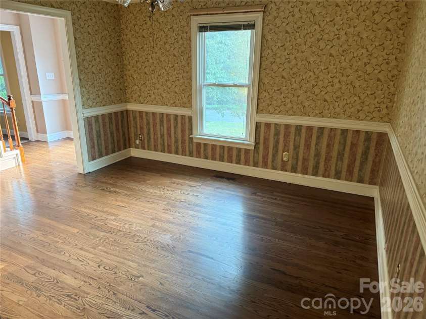 2960 8th Street Court, Hickory, NC 28601.  MLS# CAR4402126, YatesRealty ID 52302. 