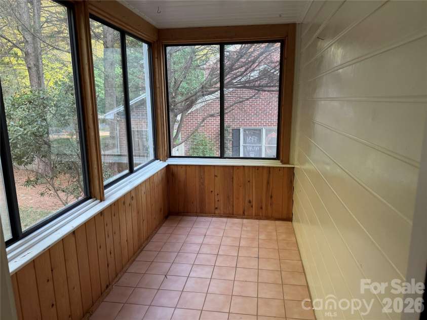 2960 8th Street Court, Hickory, NC 28601.  MLS# CAR4402126, YatesRealty ID 52302. 