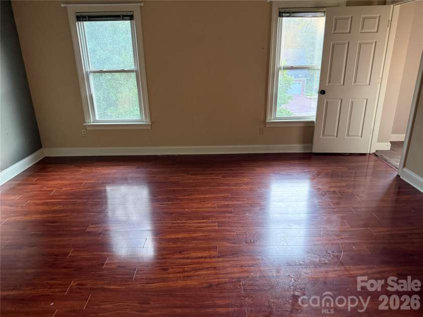2960 8th Street Court, Hickory, NC 28601.  MLS# CAR4402126, YatesRealty ID 52302. 