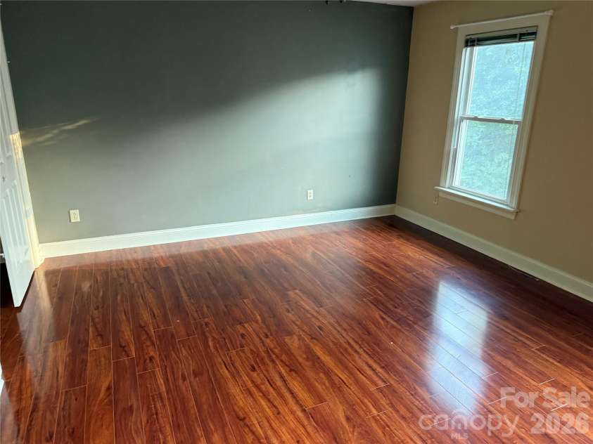 2960 8th Street Court, Hickory, NC 28601.  MLS# CAR4402126, YatesRealty ID 52302. 