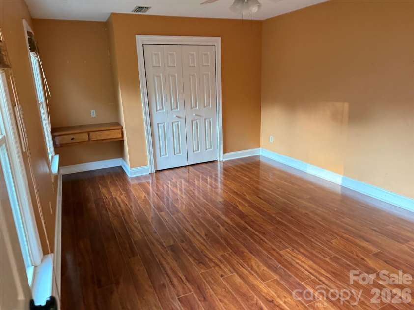 2960 8th Street Court, Hickory, NC 28601.  MLS# CAR4402126, YatesRealty ID 52302. 