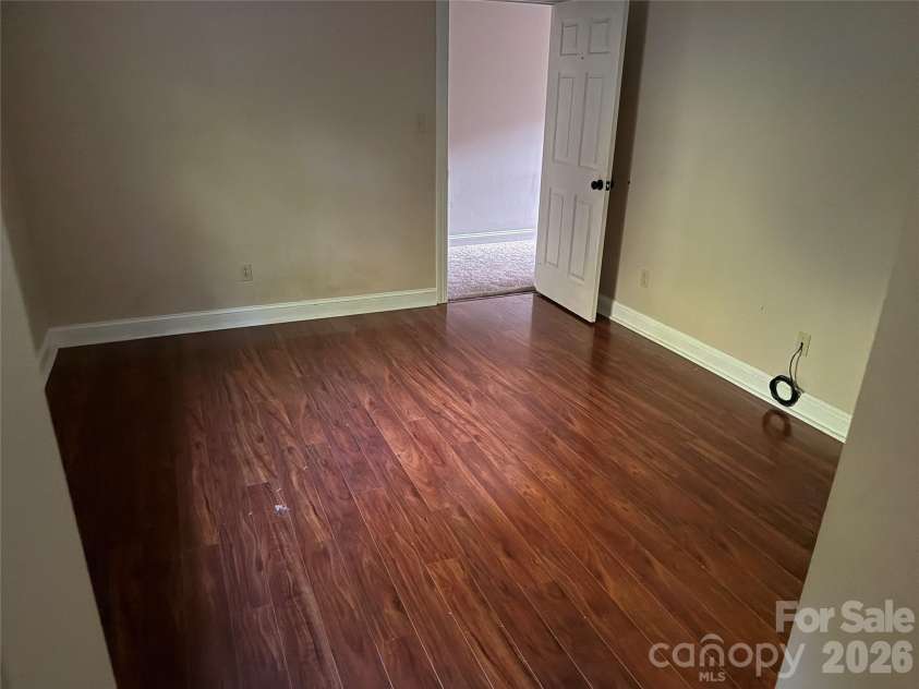 2960 8th Street Court, Hickory, NC 28601.  MLS# CAR4402126, YatesRealty ID 52302. 