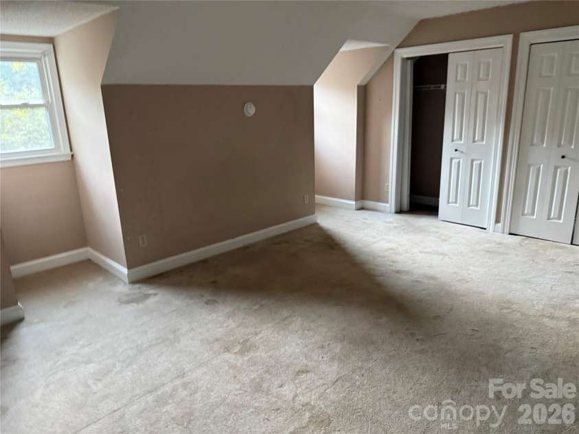 2960 8th Street Court, Hickory, NC 28601.  MLS# CAR4402126, YatesRealty ID 52302. 