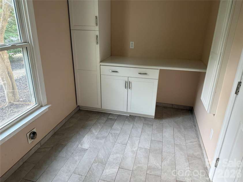 2960 8th Street Court, Hickory, NC 28601.  MLS# CAR4402126, YatesRealty ID 52302. 