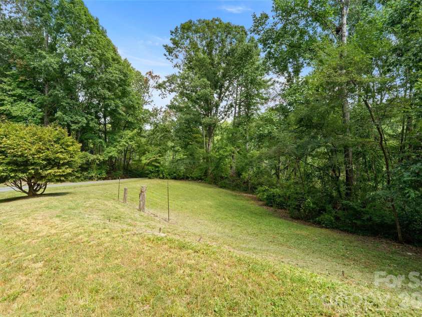 150 Mountain Laurel Lane, Fletcher, NC 28732.  MLS# CAR4378220, YatesRealty ID 52303. 