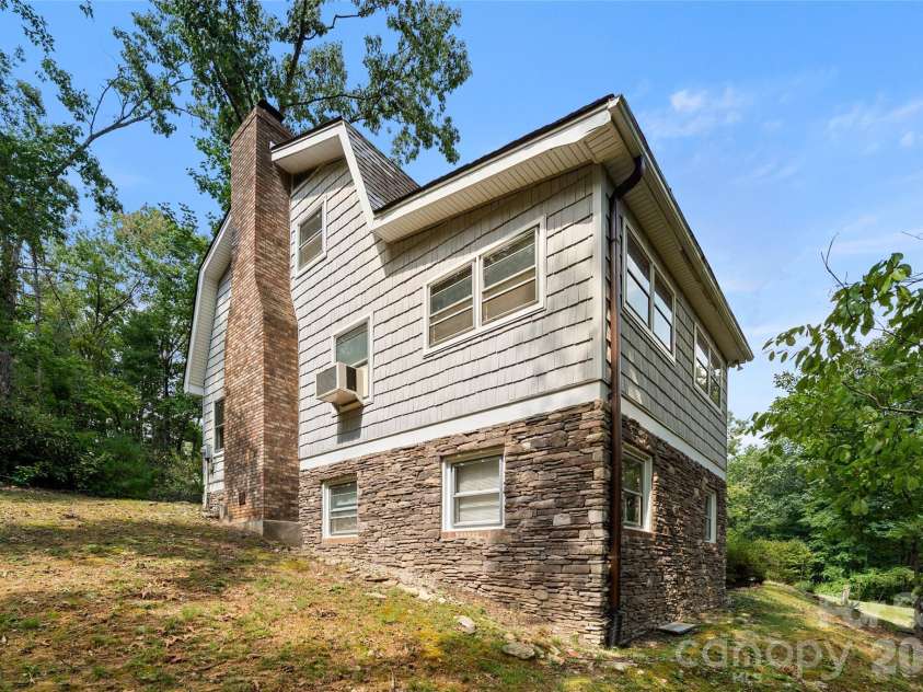 150 Mountain Laurel Lane, Fletcher, NC 28732.  MLS# CAR4378220, YatesRealty ID 52303. 