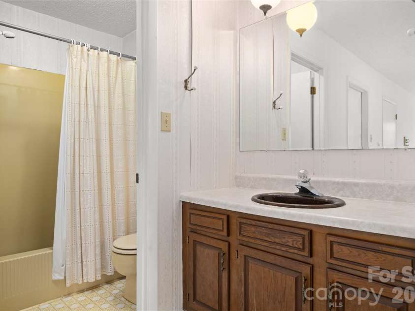 150 Mountain Laurel Lane, Fletcher, NC 28732.  MLS# CAR4378220, YatesRealty ID 52303. 