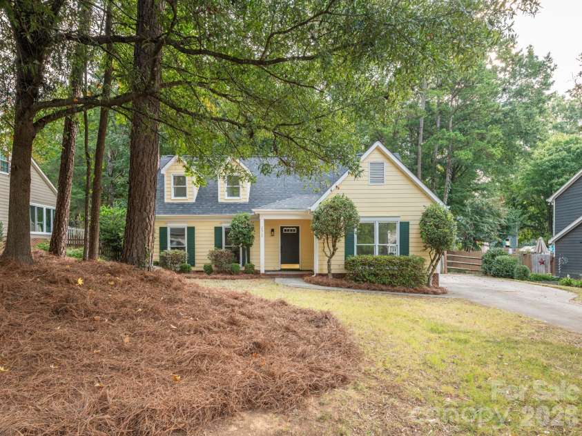 2612 Heathershire Lane, Matthews, NC 28105.  MLS# CAR4426654, YatesRealty ID 52305. 