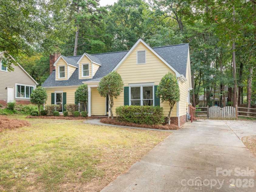 2612 Heathershire Lane, Matthews, NC 28105.  MLS# CAR4426654, YatesRealty ID 52305. 