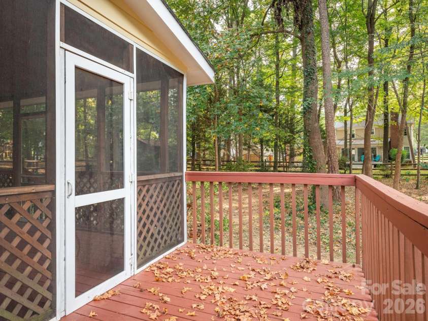 2612 Heathershire Lane, Matthews, NC 28105.  MLS# CAR4426654, YatesRealty ID 52305. 