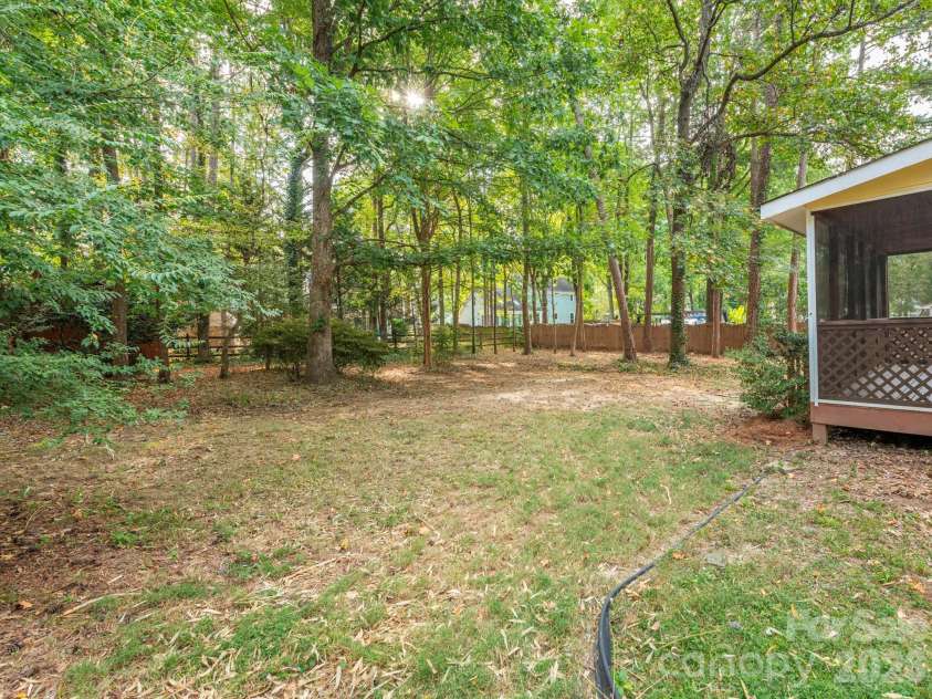 2612 Heathershire Lane, Matthews, NC 28105.  MLS# CAR4426654, YatesRealty ID 52305. 
