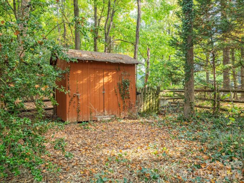 2612 Heathershire Lane, Matthews, NC 28105.  MLS# CAR4426654, YatesRealty ID 52305. 