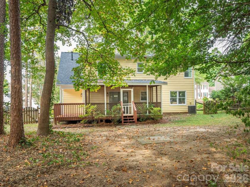 2612 Heathershire Lane, Matthews, NC 28105.  MLS# CAR4426654, YatesRealty ID 52305. 