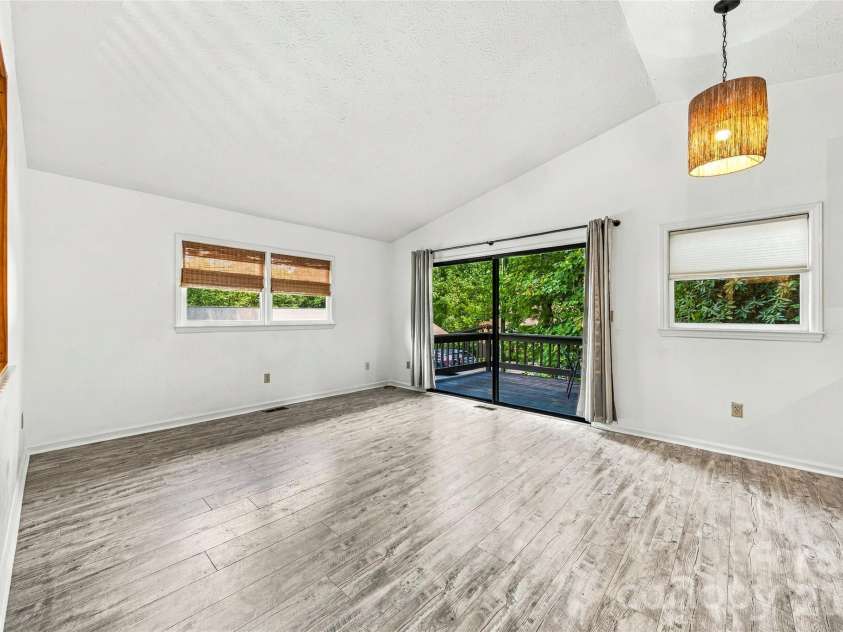 117 View De Lake Drive, Etowah, NC 28729.  MLS# CAR4427129, YatesRealty ID 52306. 