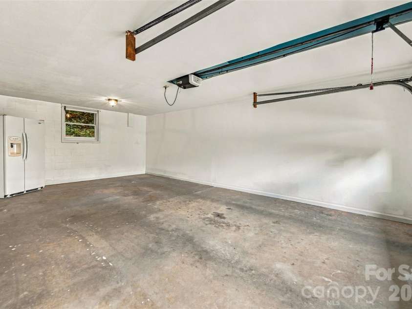 117 View De Lake Drive, Etowah, NC 28729.  MLS# CAR4427129, YatesRealty ID 52306. 