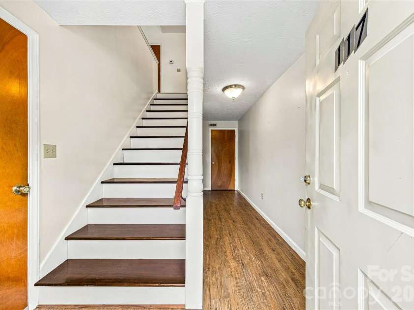 117 View De Lake Drive, Etowah, NC 28729.  MLS# CAR4427129, YatesRealty ID 52306. Entry