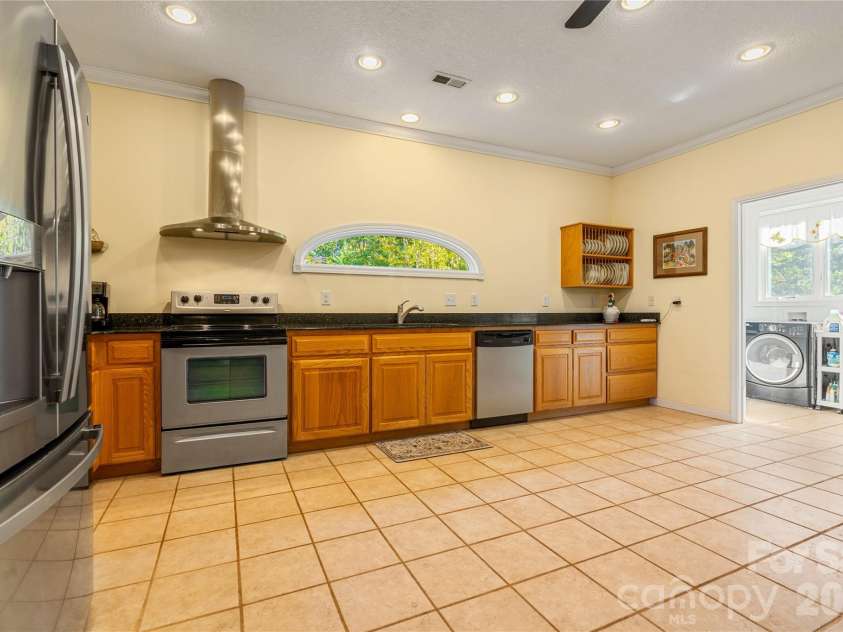 296 Acorn Lane, Rutherfordton, NC 28139.  MLS# CAR4427187, YatesRealty ID 52307. Spacious kitchen