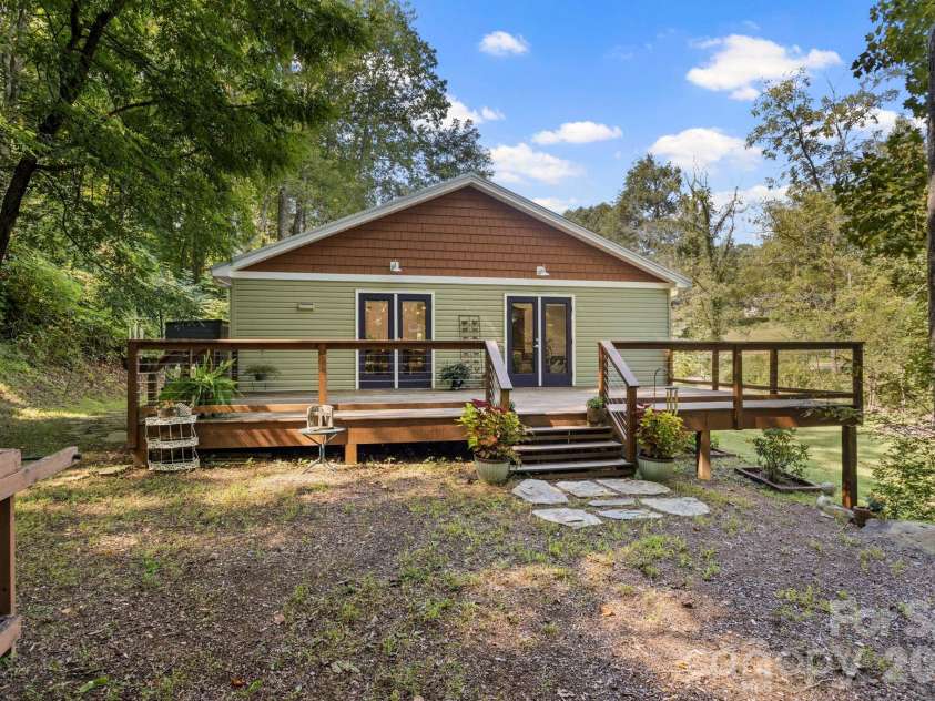 400 Laurel Drive, Saluda, NC 28773.  MLS# CAR4424292, YatesRealty ID 52308. 