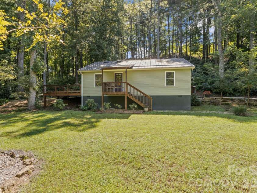 400 Laurel Drive, Saluda, NC 28773.  MLS# CAR4424292, YatesRealty ID 52308. 