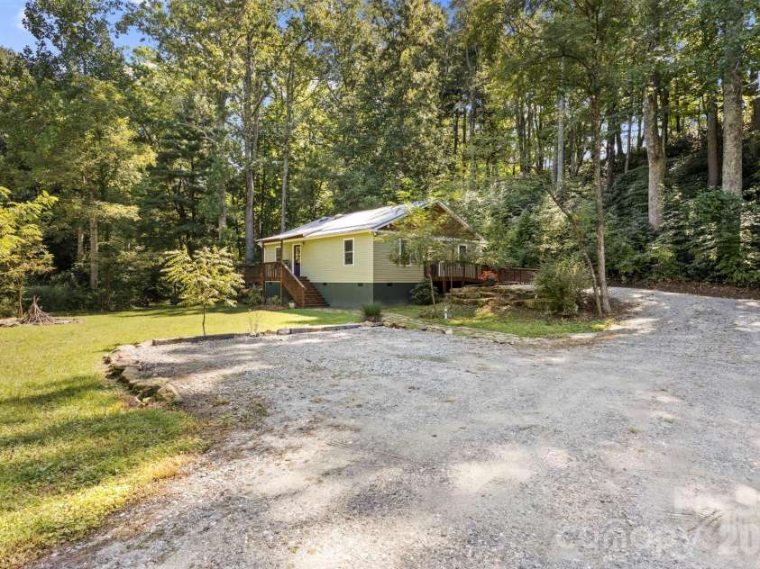 400 Laurel Drive, Saluda, NC 28773.  MLS# CAR4424292, YatesRealty ID 52308. 