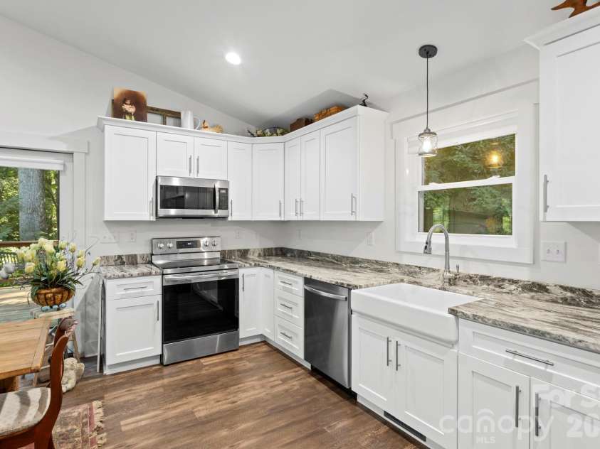 400 Laurel Drive, Saluda, NC 28773.  MLS# CAR4424292, YatesRealty ID 52308. 