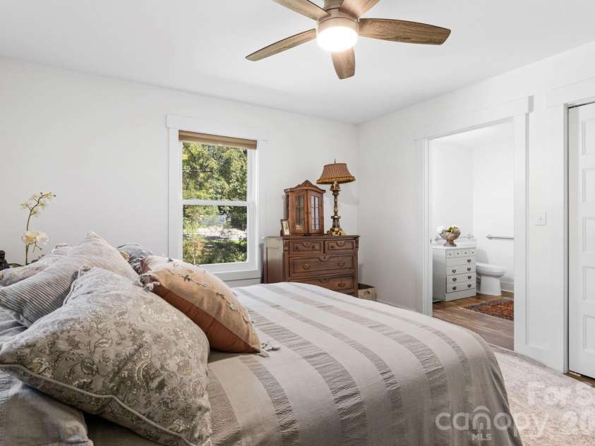 400 Laurel Drive, Saluda, NC 28773.  MLS# CAR4424292, YatesRealty ID 52308. 
