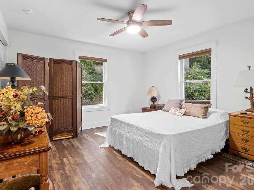 400 Laurel Drive, Saluda, NC 28773.  MLS# CAR4424292, YatesRealty ID 52308. 