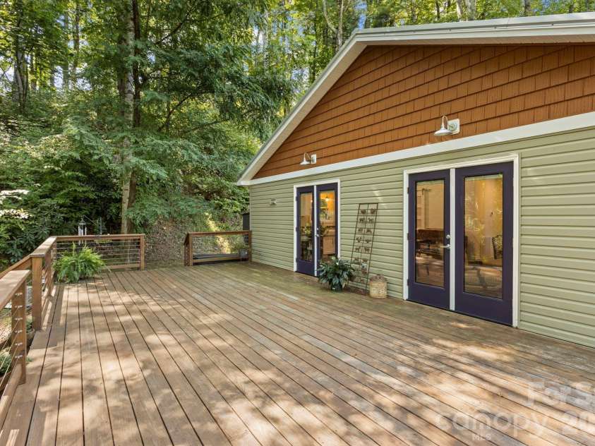 400 Laurel Drive, Saluda, NC 28773.  MLS# CAR4424292, YatesRealty ID 52308. 