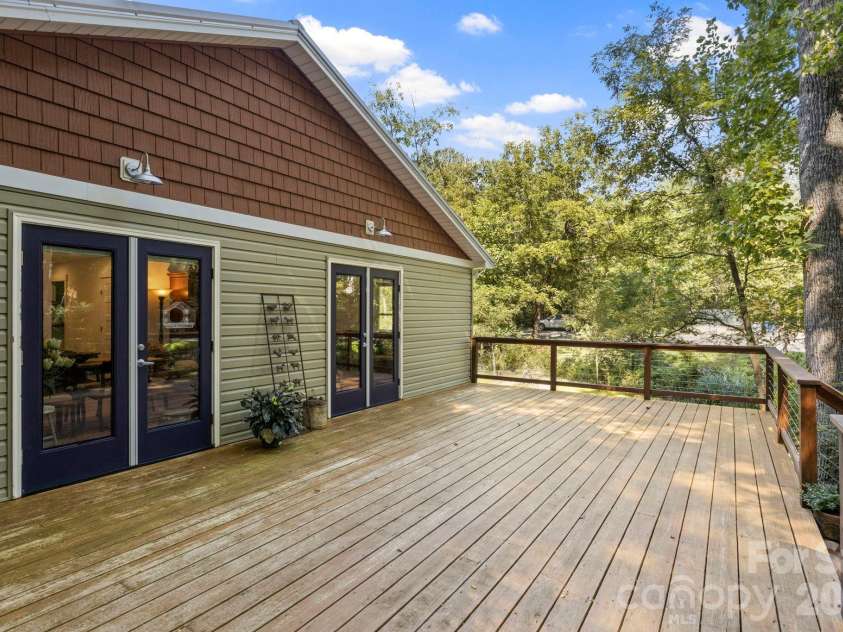 400 Laurel Drive, Saluda, NC 28773.  MLS# CAR4424292, YatesRealty ID 52308. 