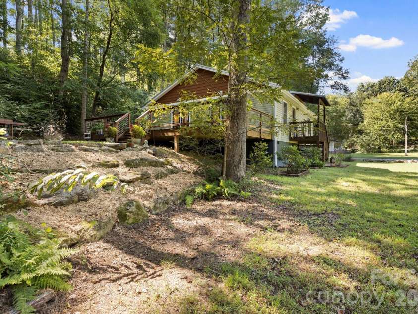 400 Laurel Drive, Saluda, NC 28773.  MLS# CAR4424292, YatesRealty ID 52308. 