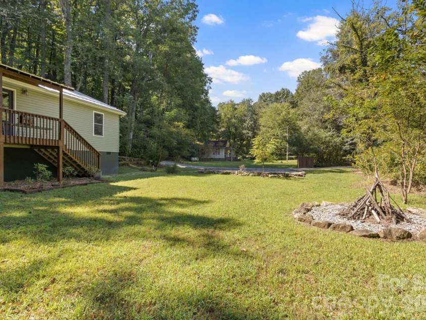 400 Laurel Drive, Saluda, NC 28773.  MLS# CAR4424292, YatesRealty ID 52308. 