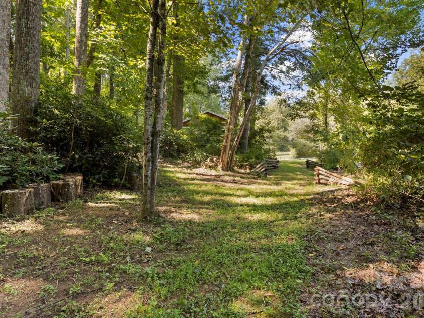 400 Laurel Drive, Saluda, NC 28773.  MLS# CAR4424292, YatesRealty ID 52308. 