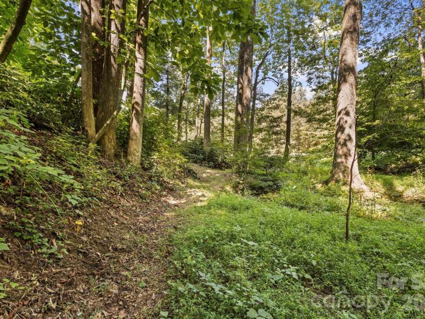 400 Laurel Drive, Saluda, NC 28773.  MLS# CAR4424292, YatesRealty ID 52308. 
