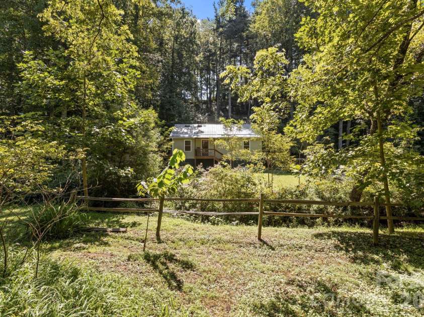 400 Laurel Drive, Saluda, NC 28773.  MLS# CAR4424292, YatesRealty ID 52308. 