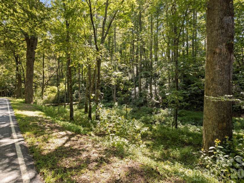 400 Laurel Drive, Saluda, NC 28773.  MLS# CAR4424292, YatesRealty ID 52308. 