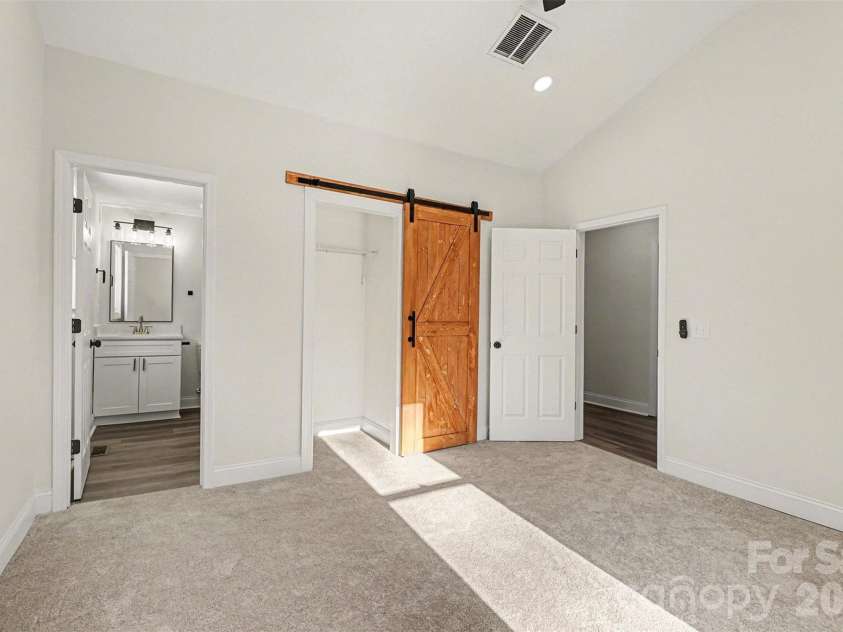 1013 Ridge Avenue, Gastonia, NC 28052.  MLS# CAR4341369, YatesRealty ID 5231. 