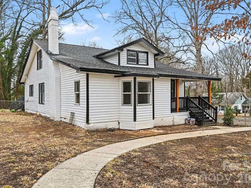 1013 Ridge Avenue, Gastonia, NC 28052.  MLS# CAR4341369, YatesRealty ID 5231. 