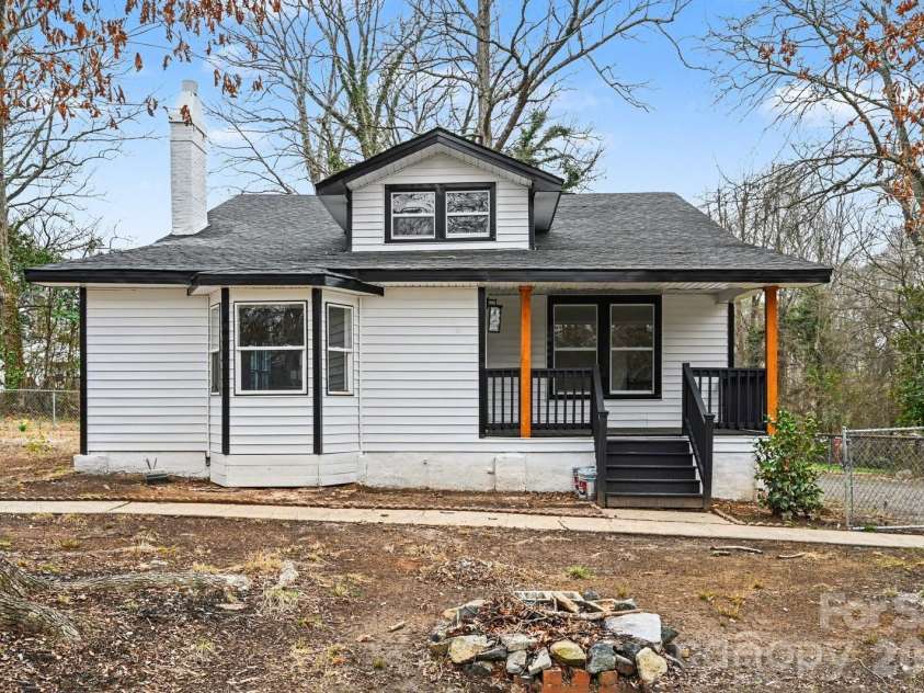 1013 Ridge Avenue, Gastonia, NC 28052.  MLS# CAR4341369, YatesRealty ID 5231. 