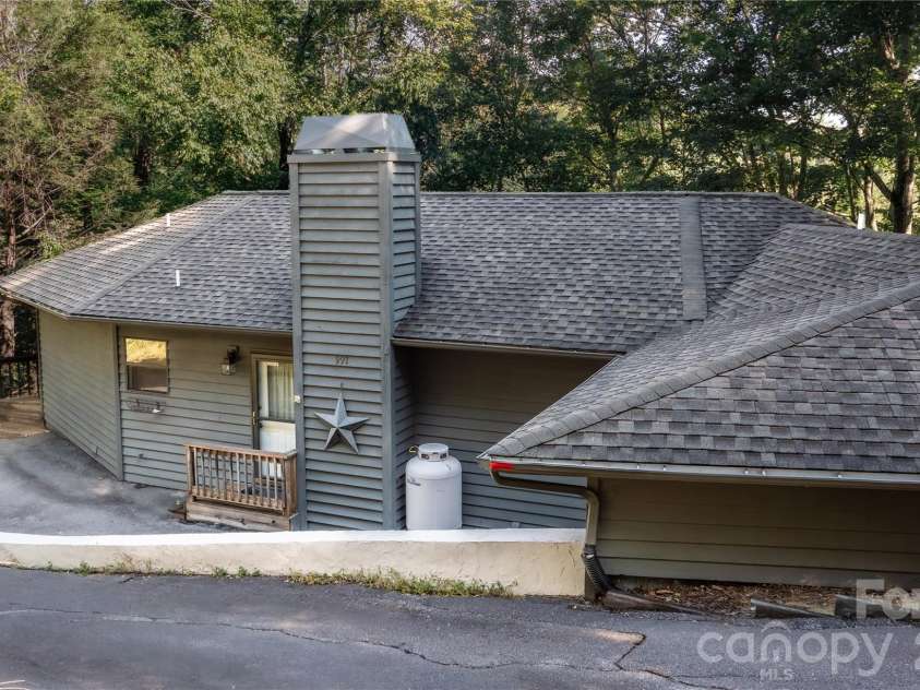 997 Winterstar Loop, Burnsville, NC 28714.  MLS# CAR4427231, YatesRealty ID 52310. 